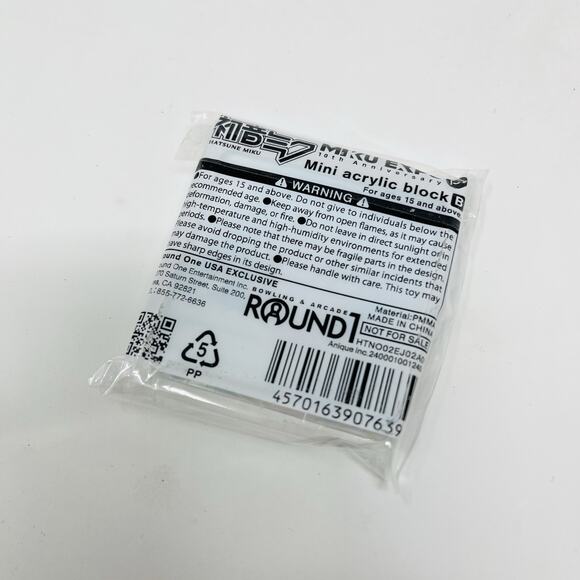 Hatsune Miku Round1 Exclusive Acrylic Block 2 Inch Icon Vocaloid - Picture 2 of 3